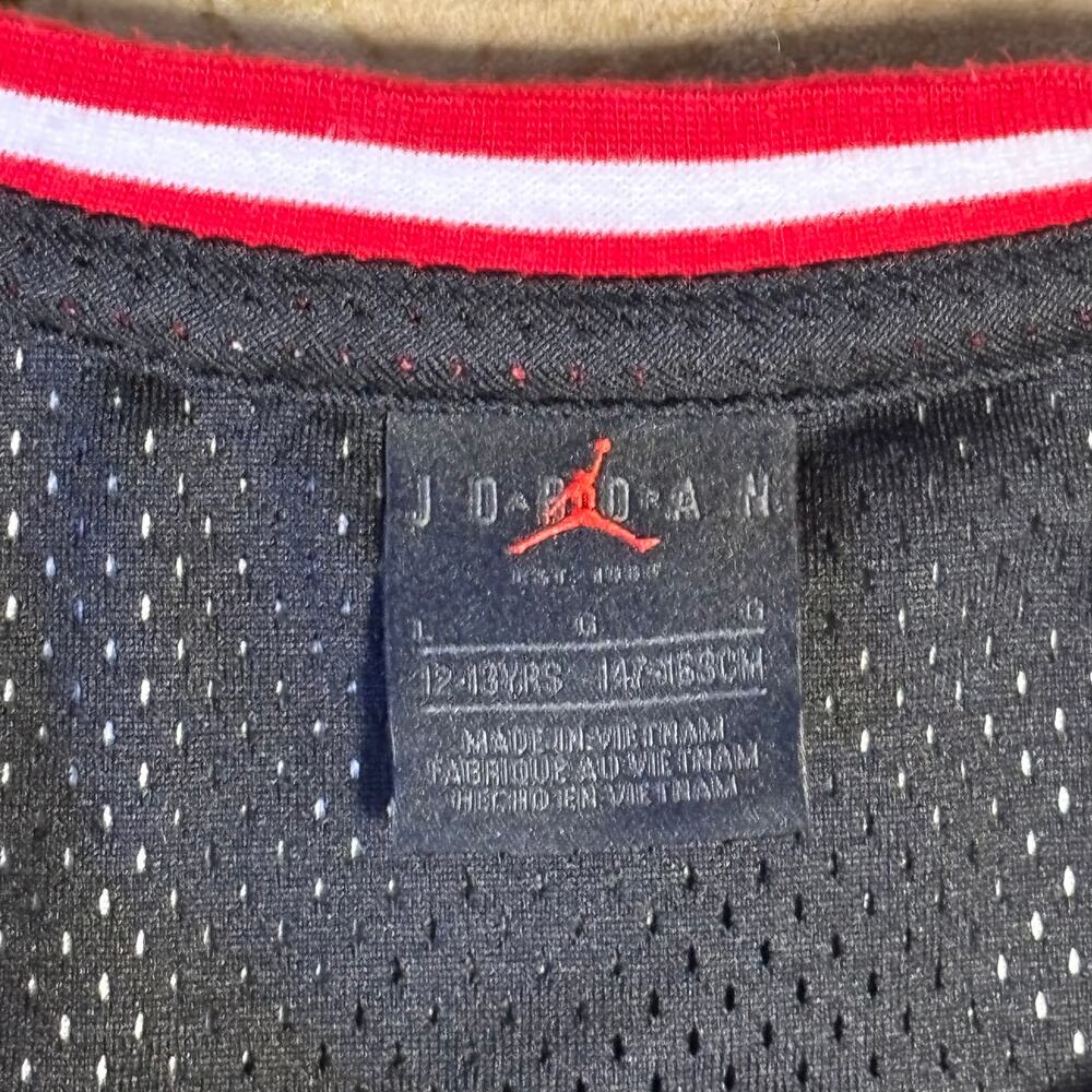 Jordan Basketball Embroidered Graphic Chicago Bulls Tank Top Gym Boys Large - Picture 7 of 11